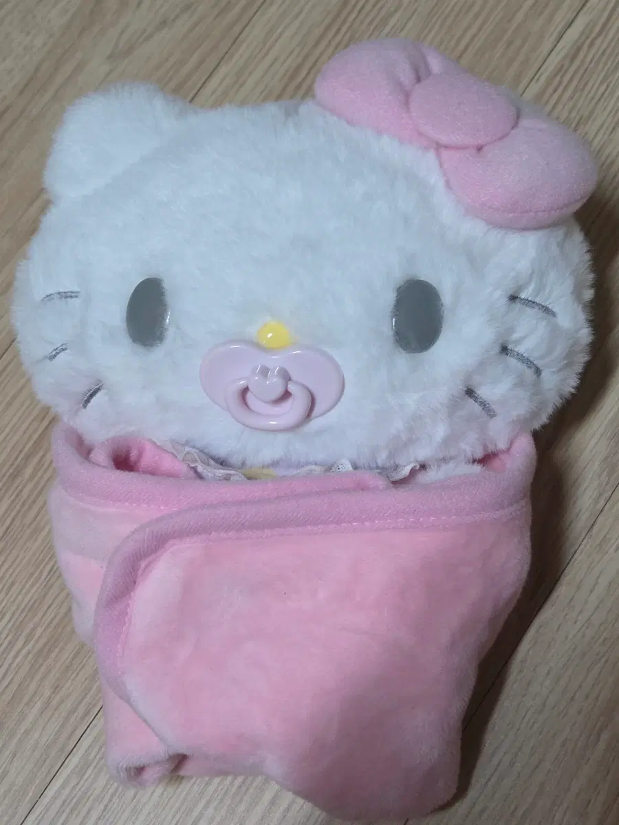헬로키티 아기돌보기