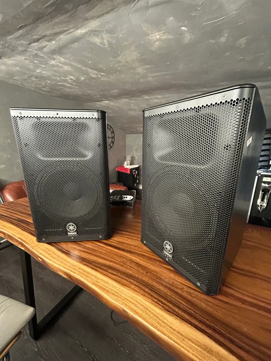 액티브 스피커 yamaha DXR10 1조 + yamaha DXS12 서브우퍼 1통