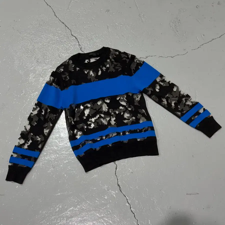 알렉산더 왕(Alexander Wang)카모 패턴 블랙, 블루 배색 니트