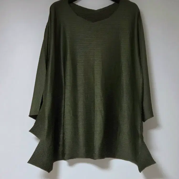 미 이세이미야케 me ISSEY MIYAKE 알로에 스타 에이폭 탑
