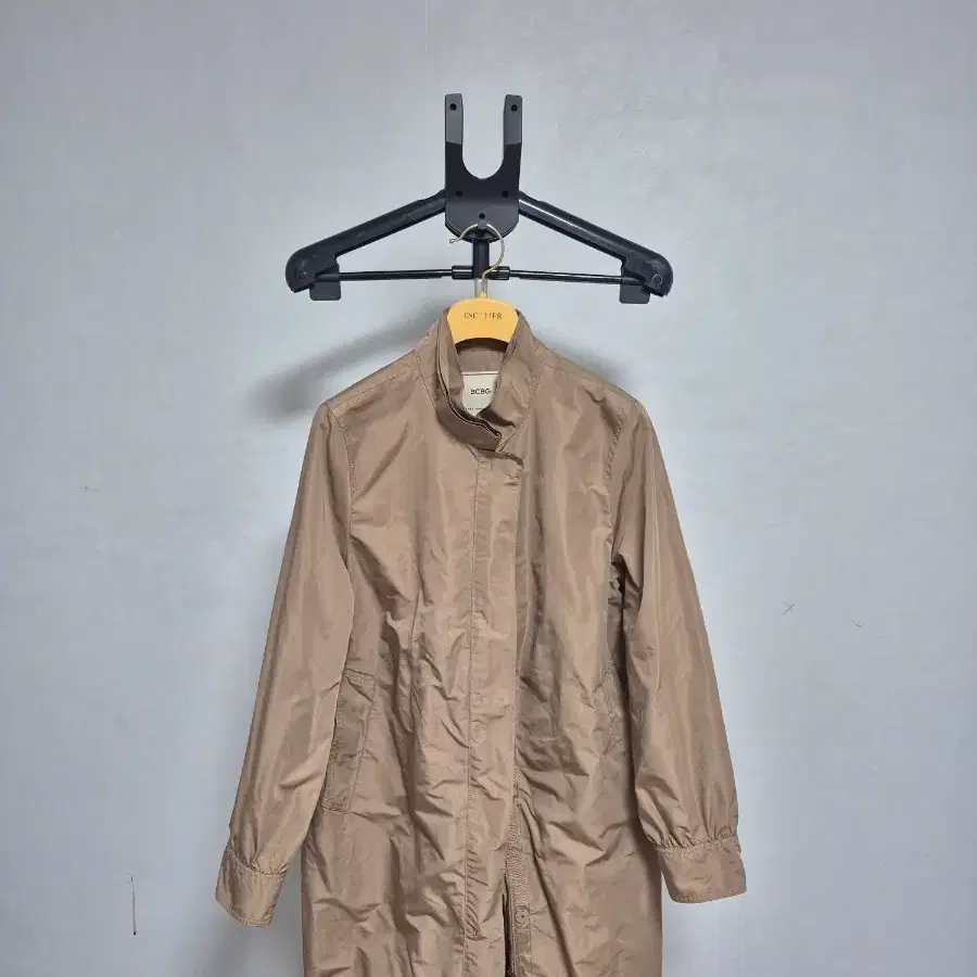 BCBG 트렌치베이지색