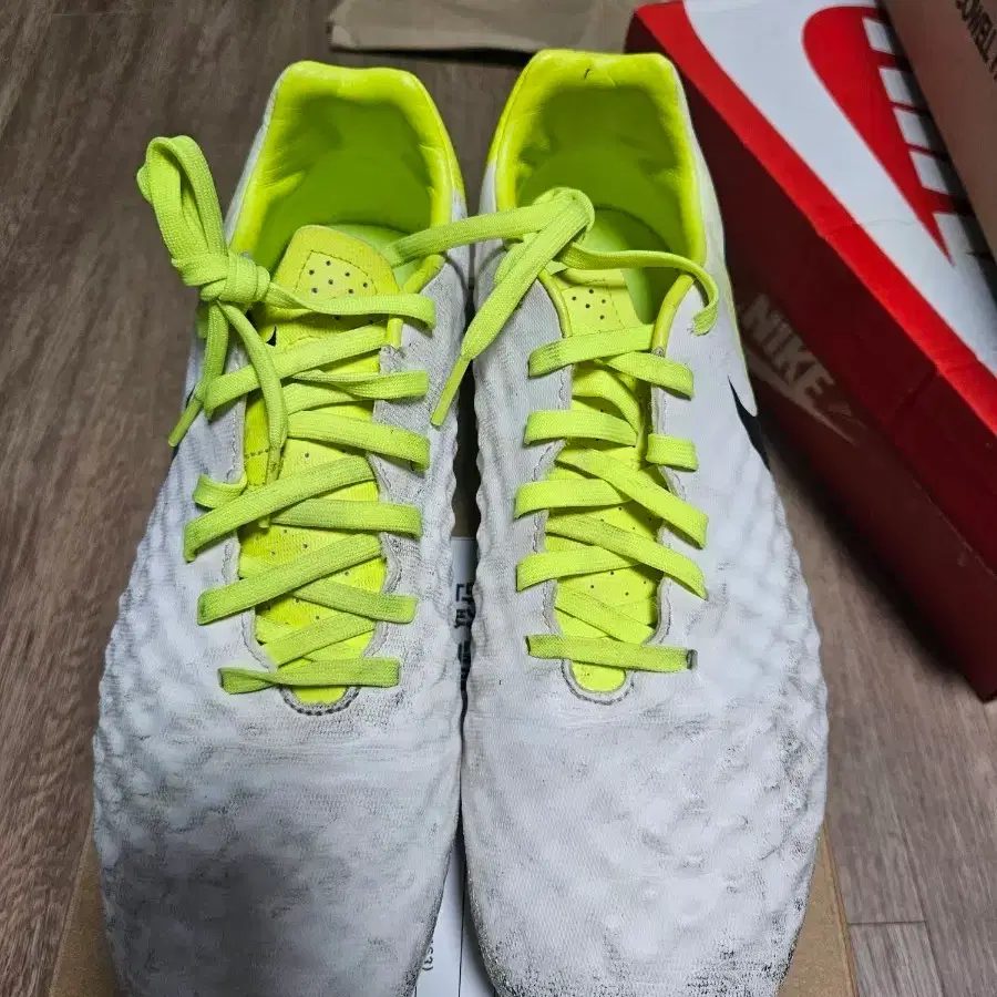 나이키 마지스타 축구화 270