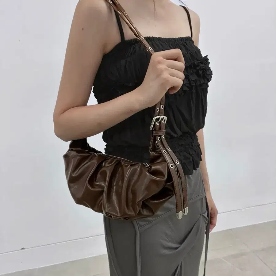 플레어업 드레이프 레더백 브라운 Draped Leather Bag