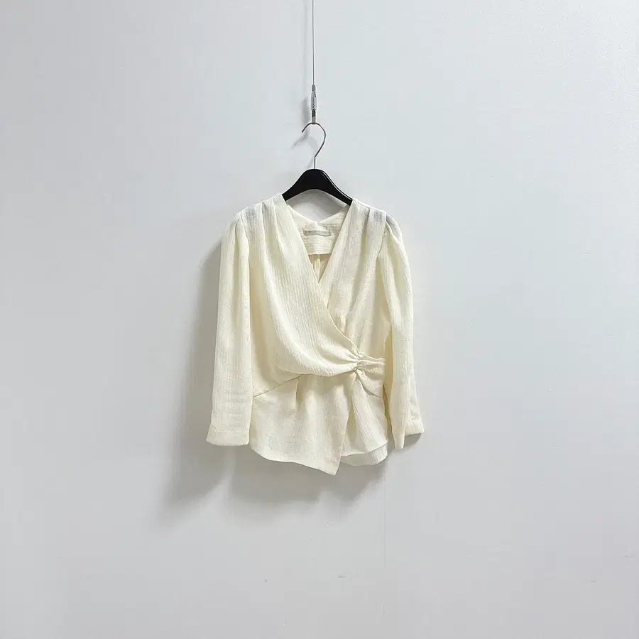 님프 랩 디자인 블라우스