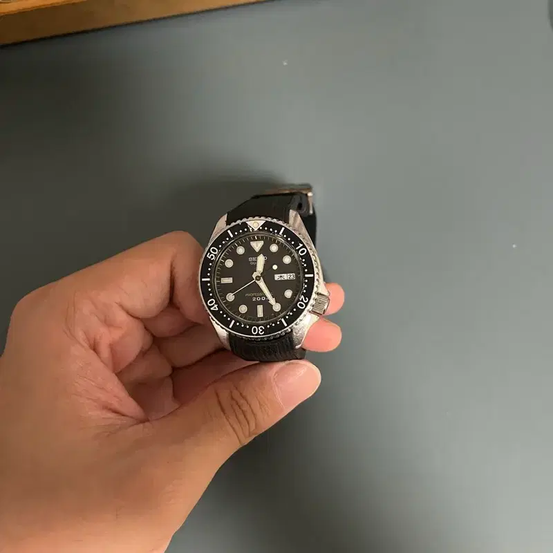 세이코 6458-6020 1985년 37mm 빈티지 미드사이즈 쿼츠 다이버 시계