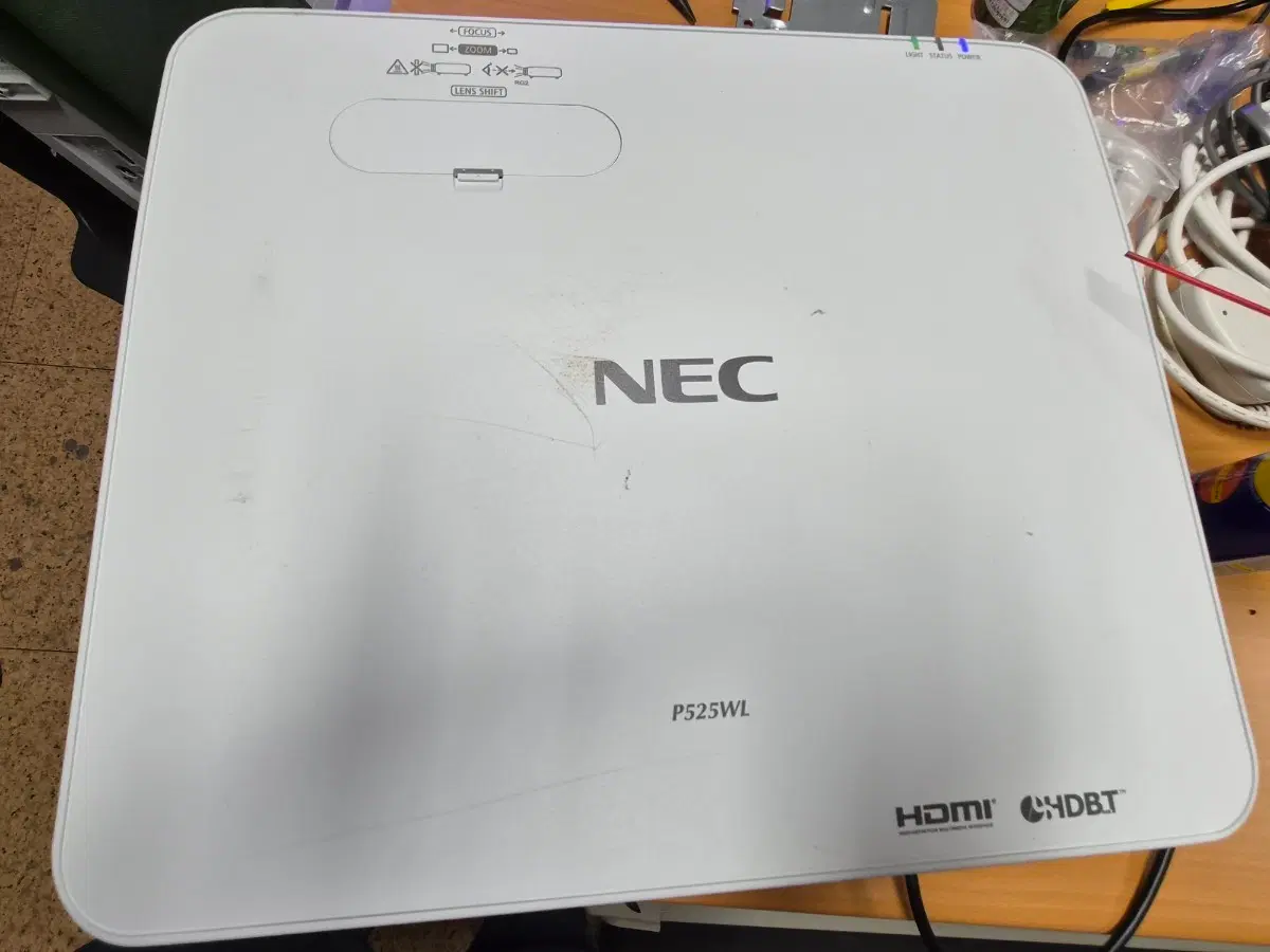 NEC P525WL 프로젝터