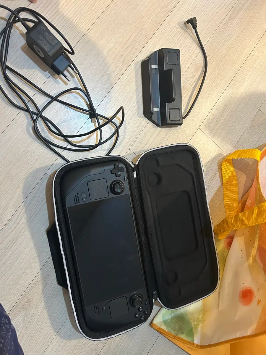 스팀덱 OLED 512GB+독+충전기 상태최상 배터리효율 100
