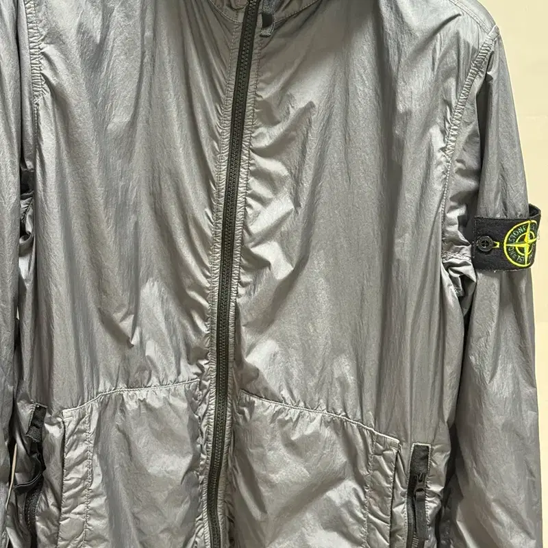 스톤아일랜드 stone island 가먼트다이 클링클랩스 바람막이 M, 100사이즈