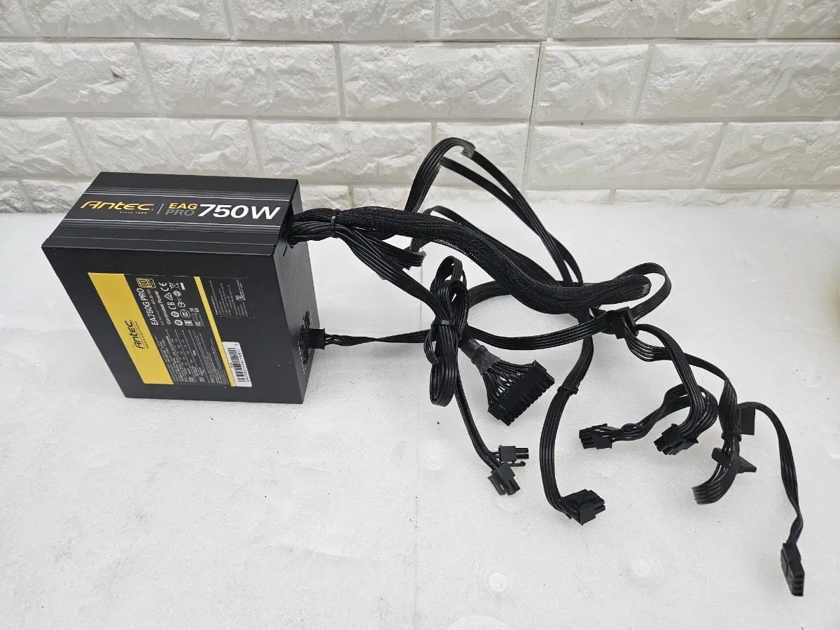 Antec EAG PRO 750W PLUS 80 입니다