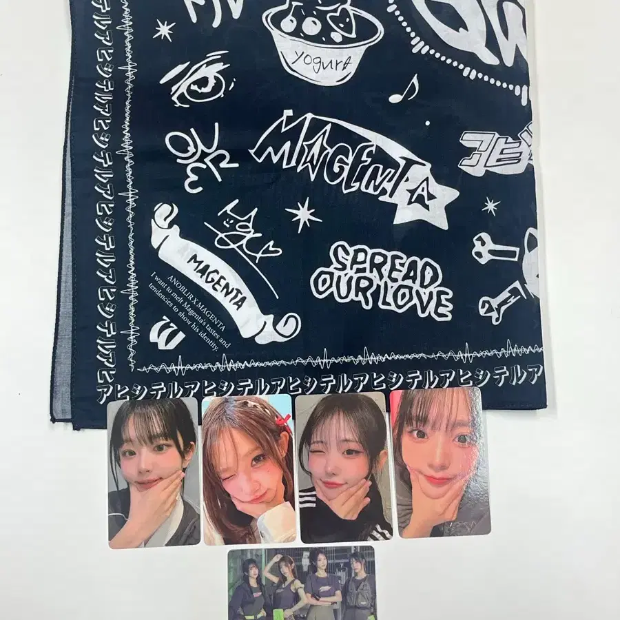 qwer 마젠타 아노블리어 굿즈 반다나 & 미공개 포토카드 1세트