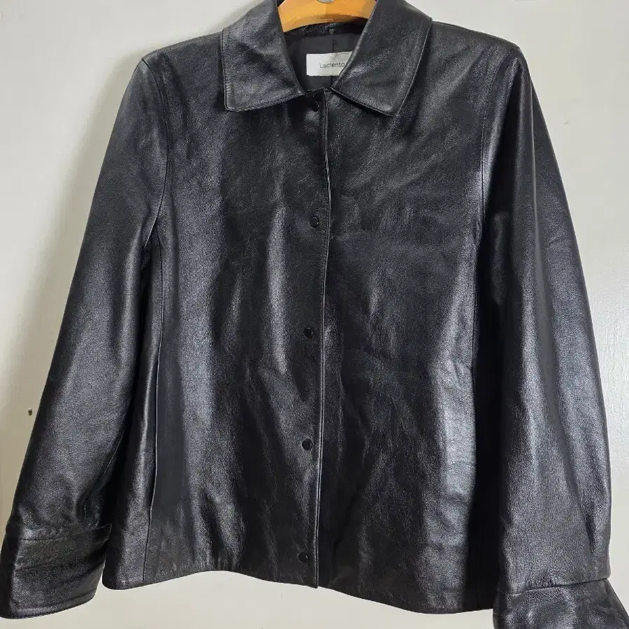S. 55 루센테 100% 양가죽 자켓 블랙.가슴45cm. 길이. 60cm