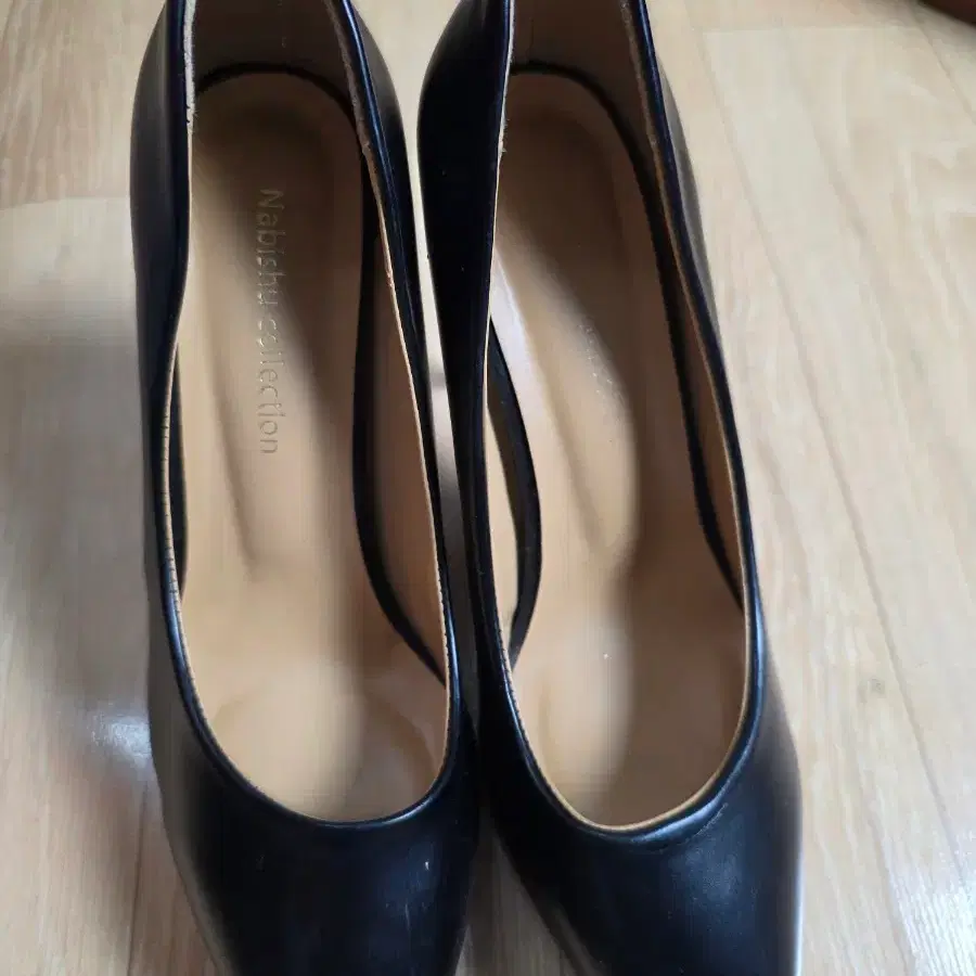 235.여성 펌프스 힐 블랙. 높이8cm. 상태좋아요