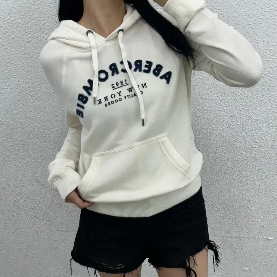 아베크롬비 센터로고 화이트 후드 M
