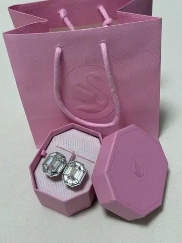 정가 34,650엔 SWAROVSKI 옥타곤 크리스탈 귀걸이