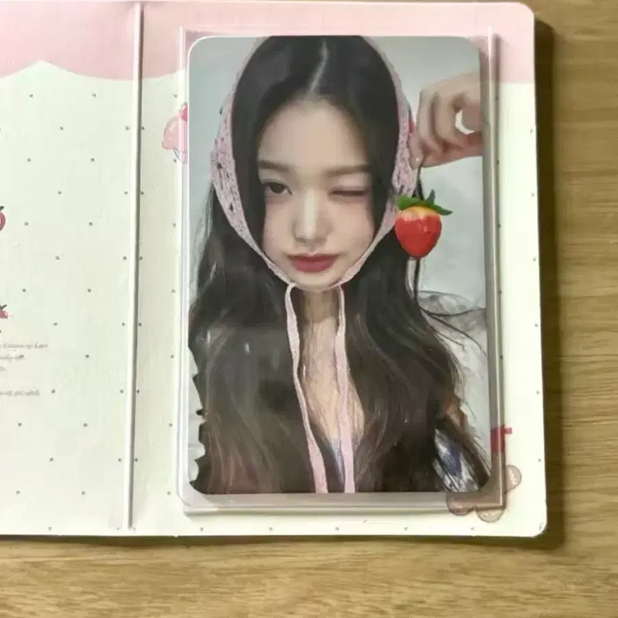장원영 딸기 포카 1장