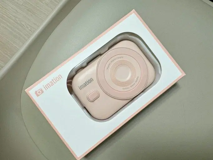 이메이션 핑크 카메라 모양 보조배터리 팝니다