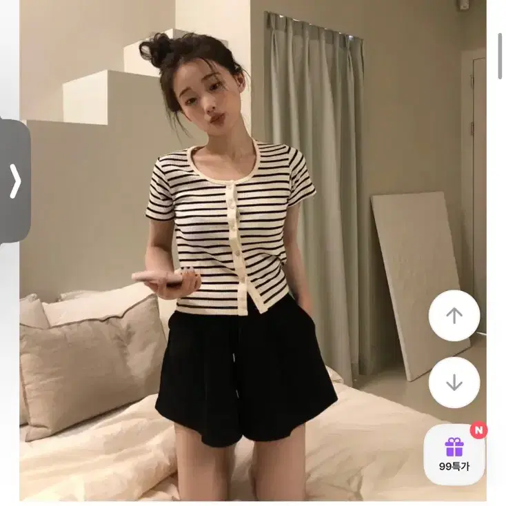 영앤리치 스트라이프 단가라 버튼 반팔 골지 가디건 니트