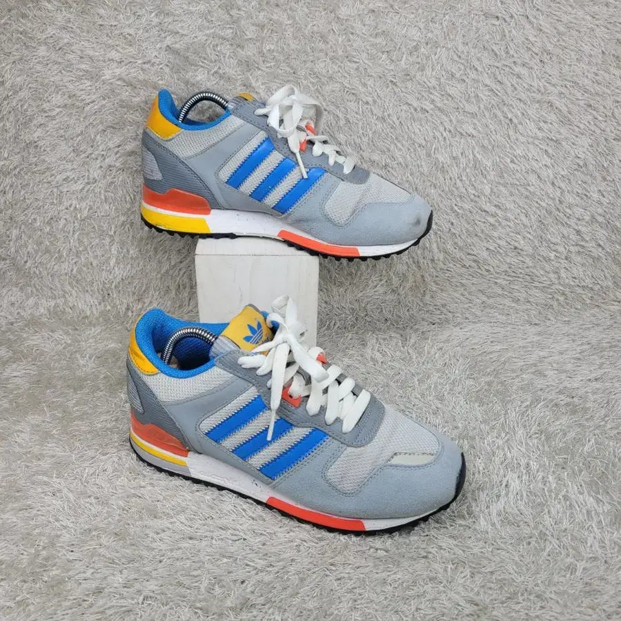 구제짱짱맨 225 아디다스 ZX700 우먼스 스니커즈