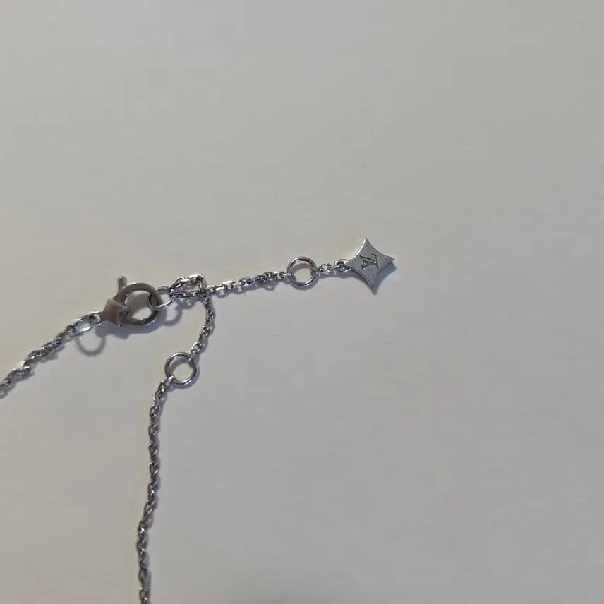 루이비통 LV 다이아몬드 더블 펜던트 목걸이 사진 4