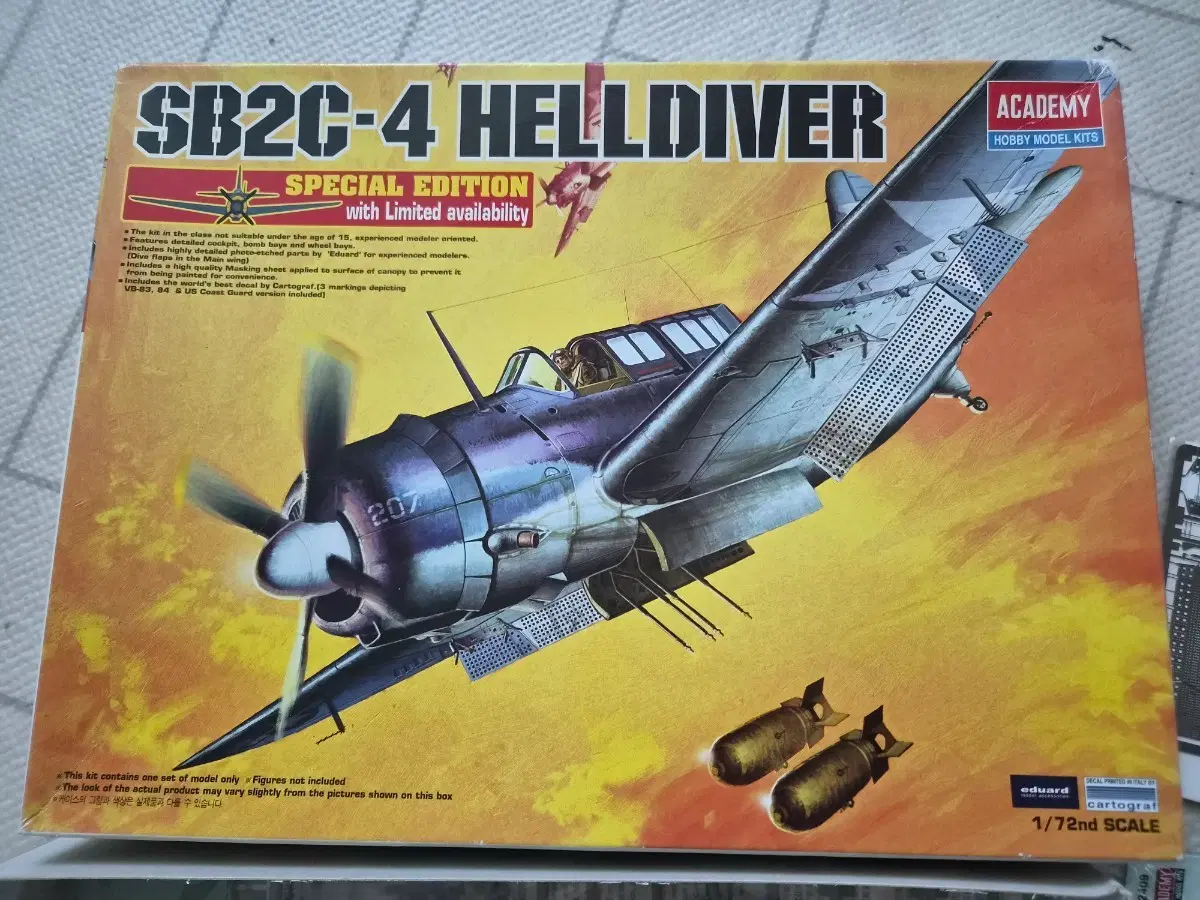 아카데미 1/72 SB2C-4 헬다이버 스페셜에디션