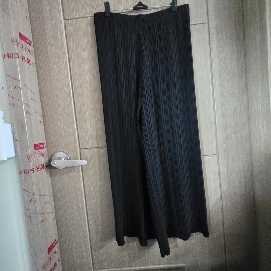 플리츠 와이드 팬츠 블랙