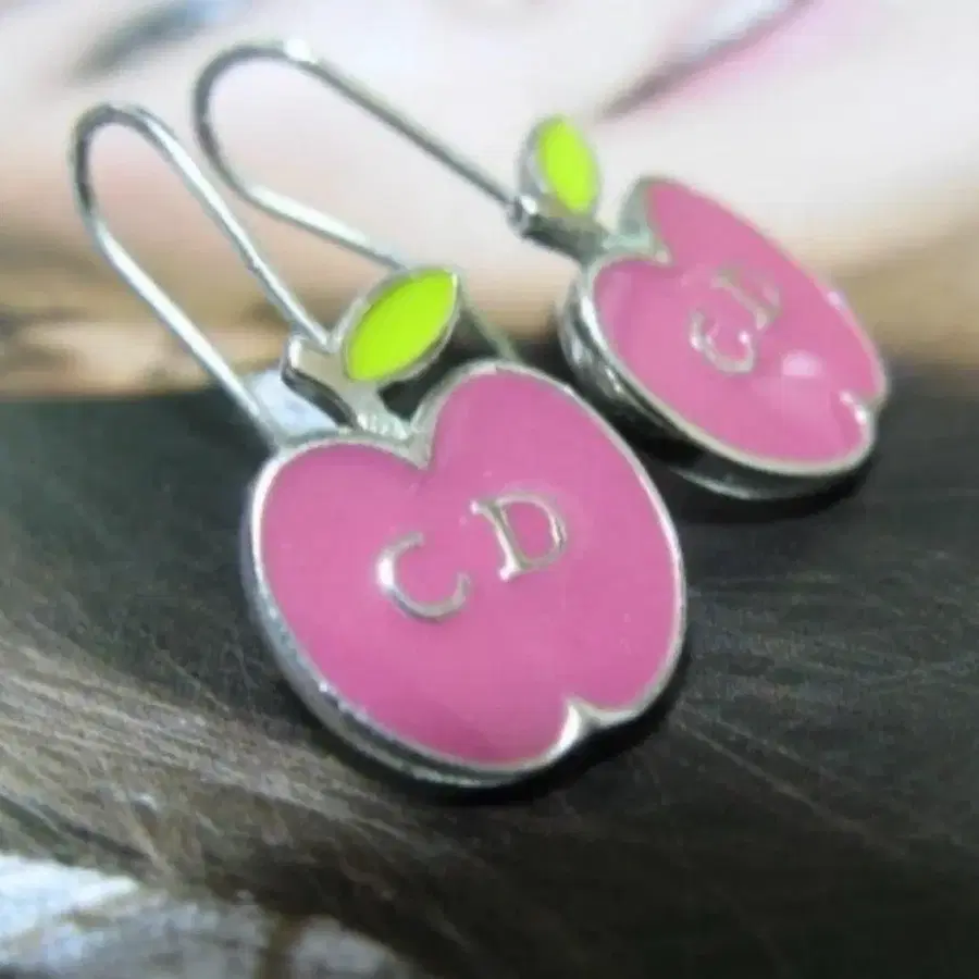 디올 CD 애플 귀걸이 핑크