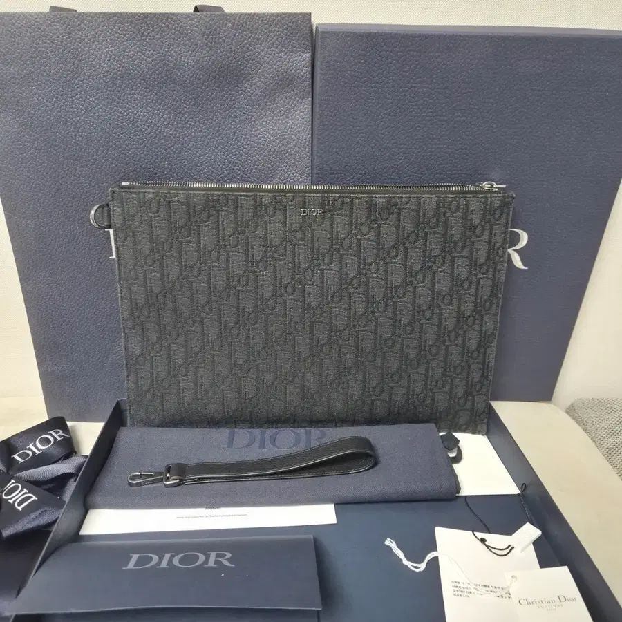 디올 오블리크 클러치