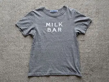 R&D.M.Co- 올드맨즈테일러 MILK BAR T셔츠
