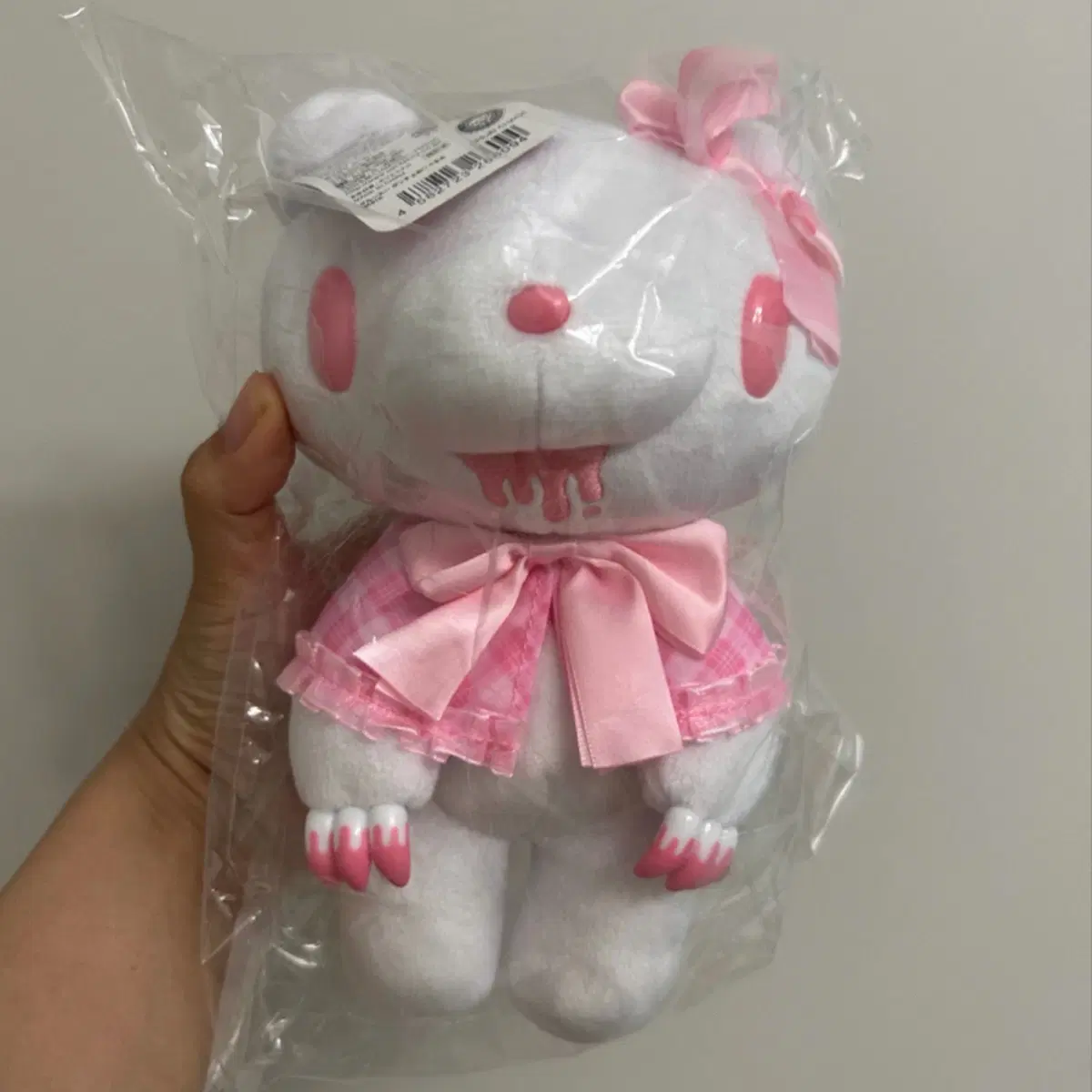 글루미 베어 격자 무늬 망토 인형 화이트
