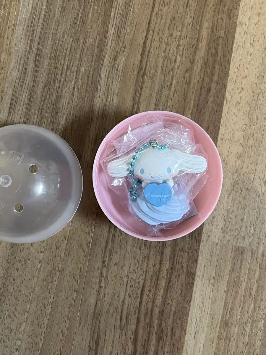 산리오 휘핑크림 생크림 가챠 시나모롤 판매