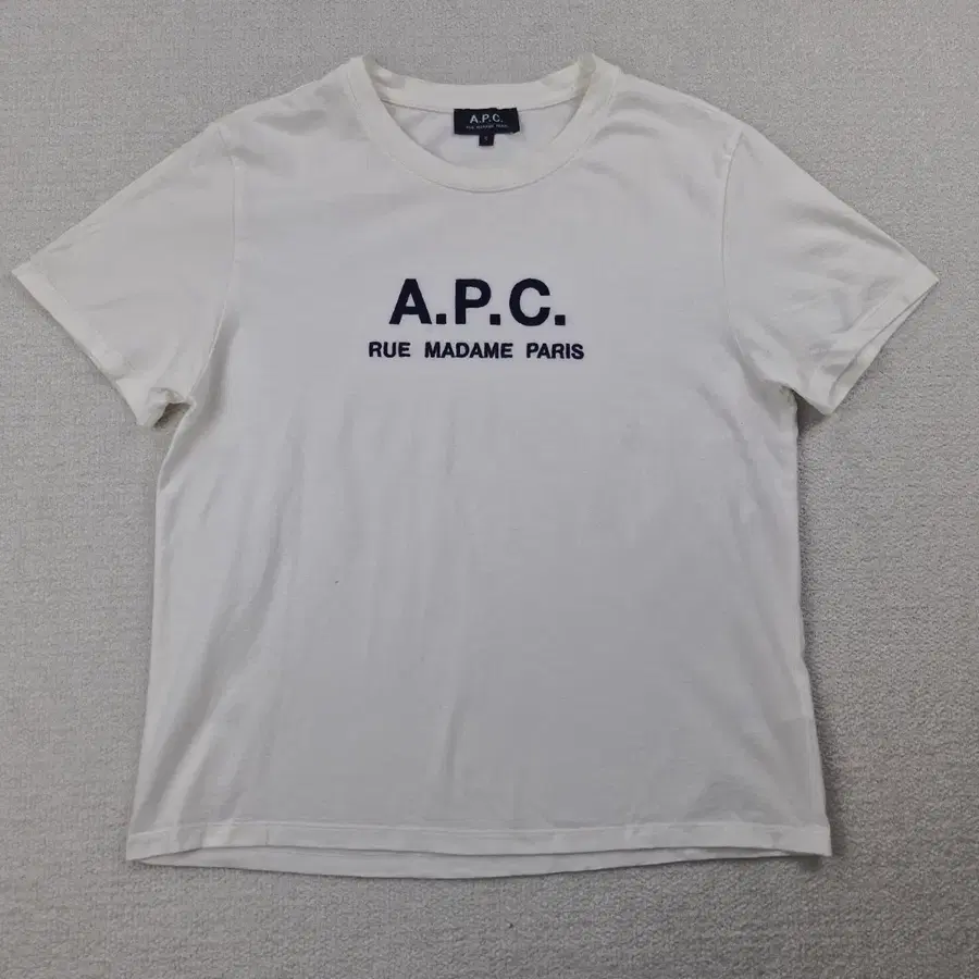 A.P.C 아페쎄 로고 반팔 티셔츠 화이트