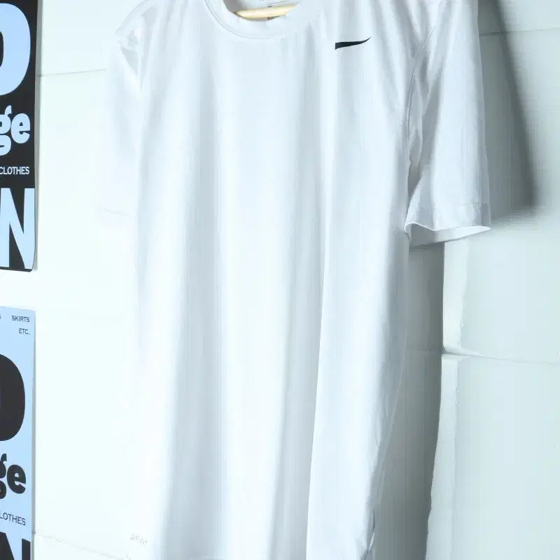 (M-L) 나이키 반팔 티셔츠 기능성 스몰로고 화이트 런닝-H35723