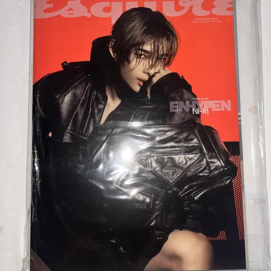 에스콰이어 ENHYPEN 니키 커버 프라다