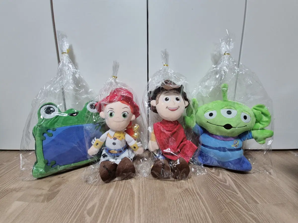 미개봉 정품)토이스토리5 릴리패드,우디,알런,제시 인형