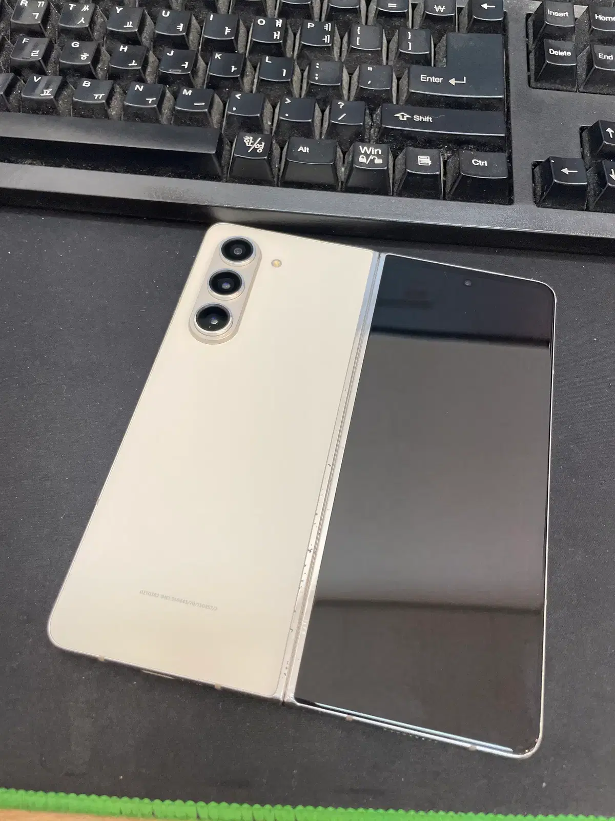 갤럭시Z폴드5 크림 256GB 무잔상 상태좋은 중고58만팝니다