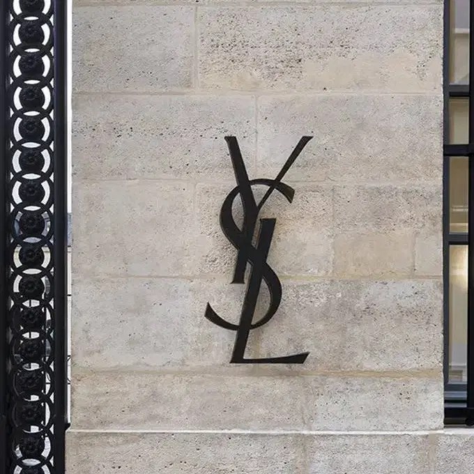 サンローラン（SAINT LAURENT）最高価格の買い物袋/財布/カード財布/衣料品/靴/腕時計/ アクセサリー最高が買い取ります。
