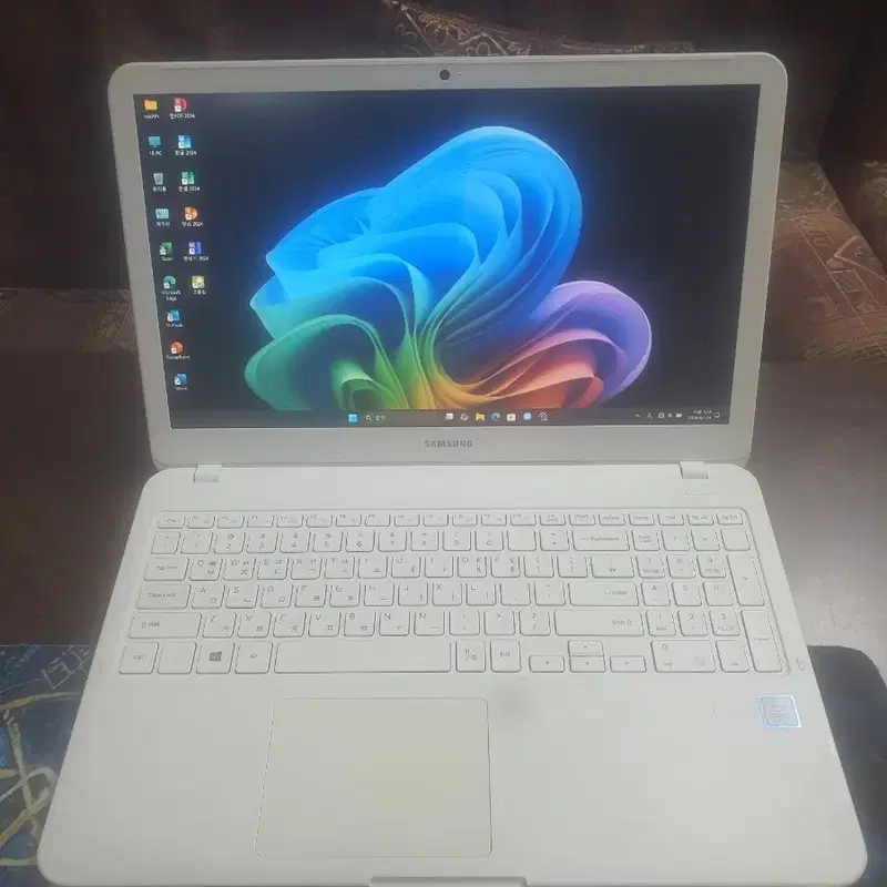 삼성 노트북 화이트 램8기가 SSD256기가