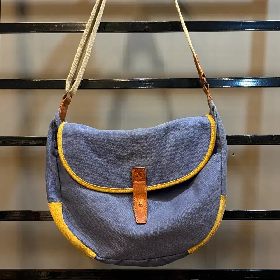 [FREE] 호스캐비지 캔버스 크로스바디백 Horse Cabbage Canvas Crossbody Bag 4.9