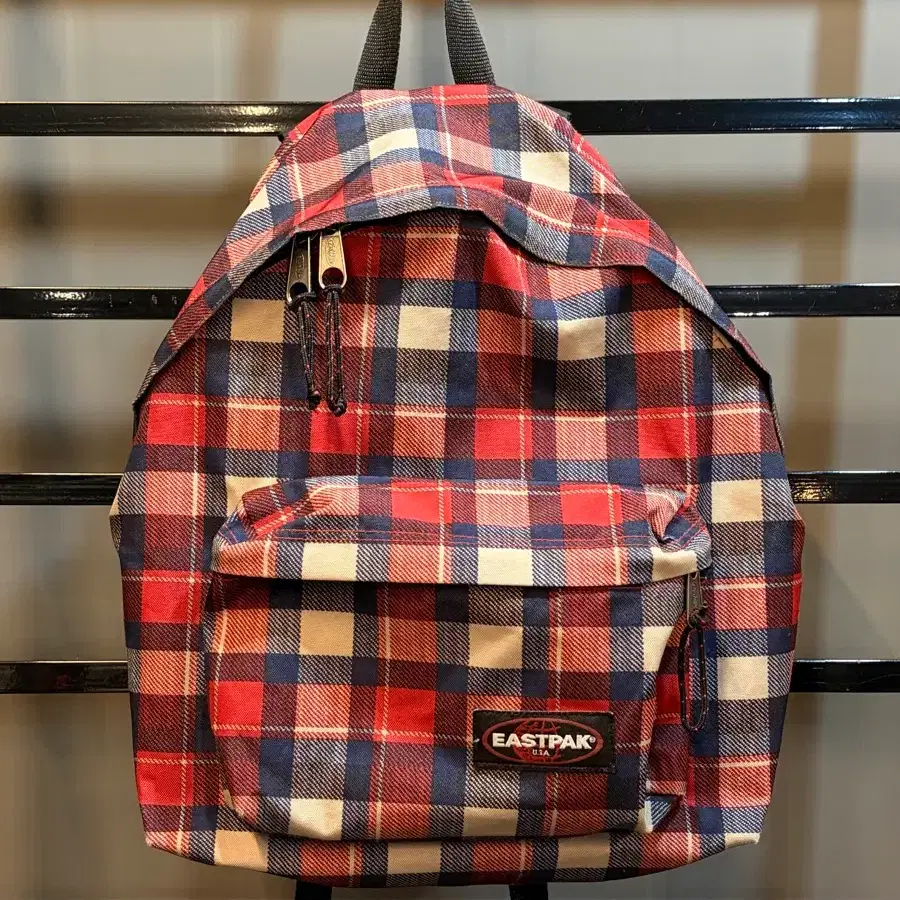 [FREE] 이스트팩 체크 패디드 백팩 Eastpak Plaid Padded Backpack 4.5