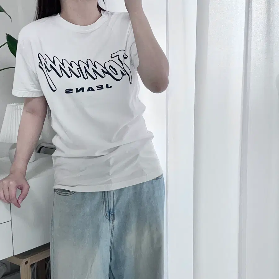 타미 화이트 빅로고 라운드 반팔티 [ S ]