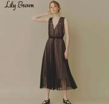 LILY BROWN 레이스 플리츠 원피스 블랙