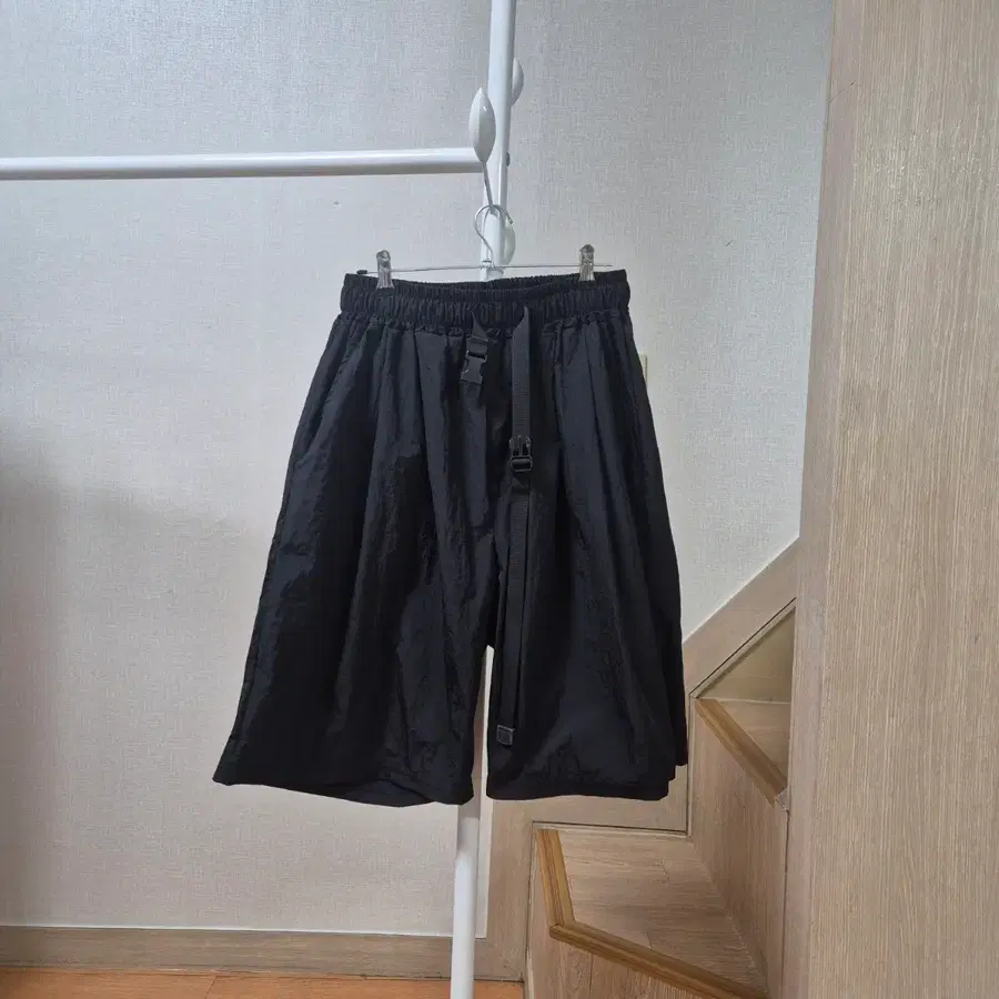 꼬모샘플레 블랙 카고 반바지 힙색 스트랩