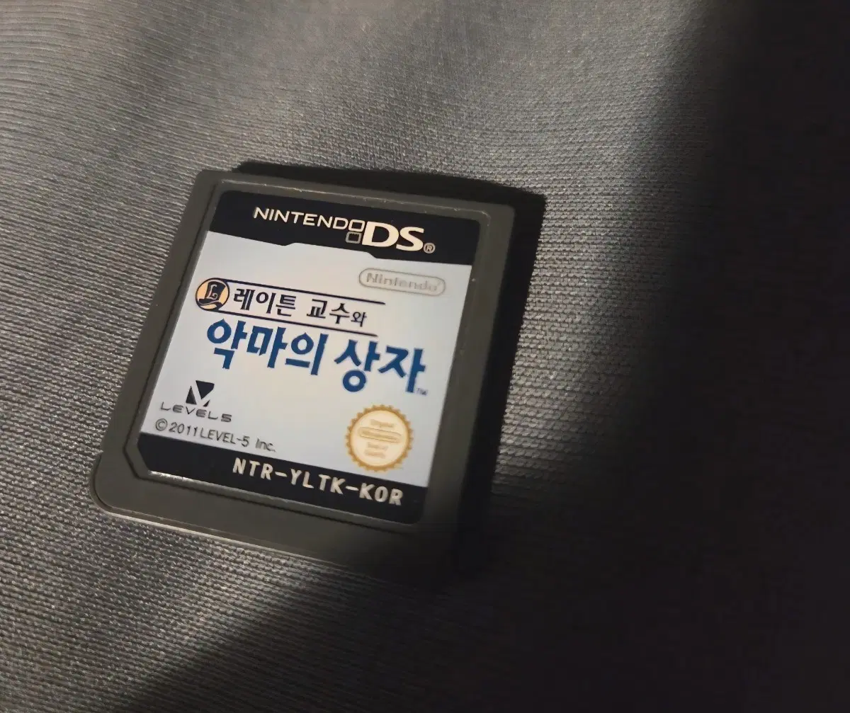 닌텐도DS 레이튼 교수와 악마의 상자 게임팩