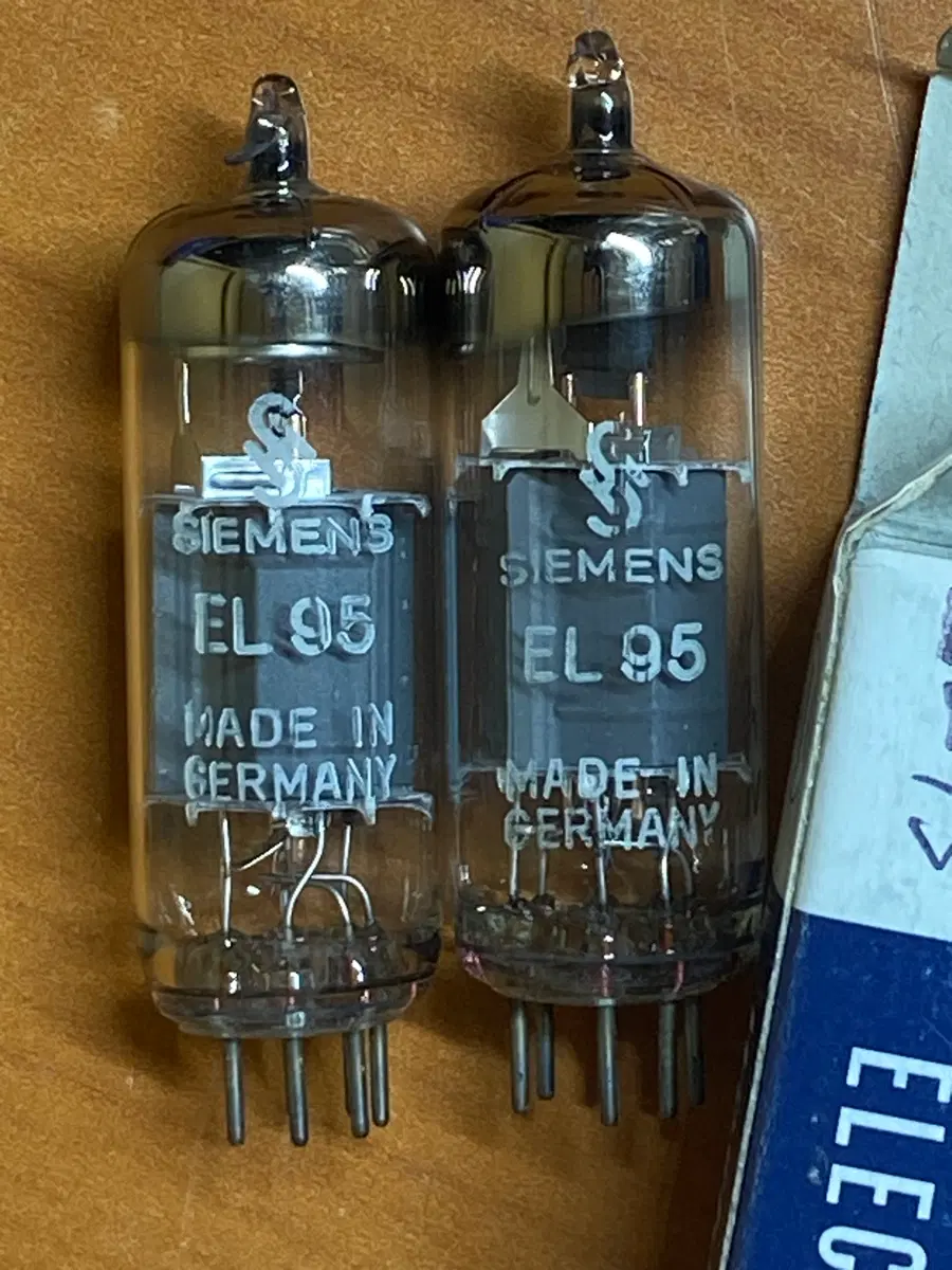 SIEMENS EL95 진공관 페어 (독일산)