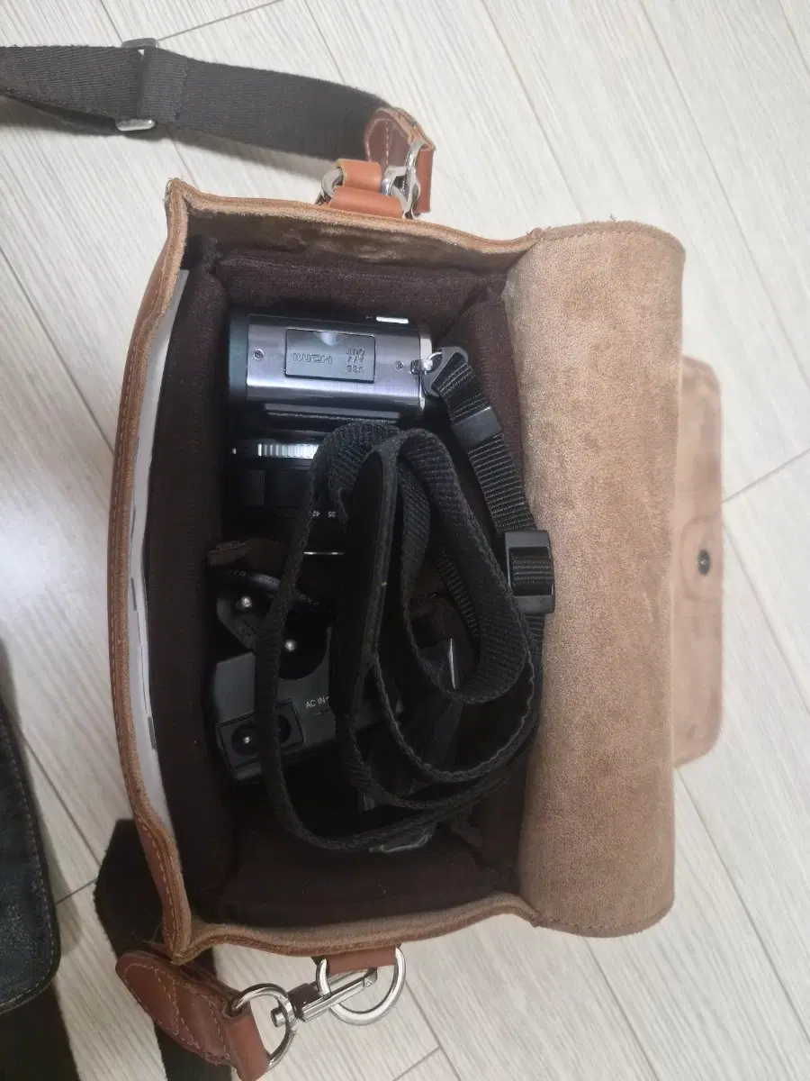 올림푸스 PEN E-P2 카메라 + 14-42mm 렌즈