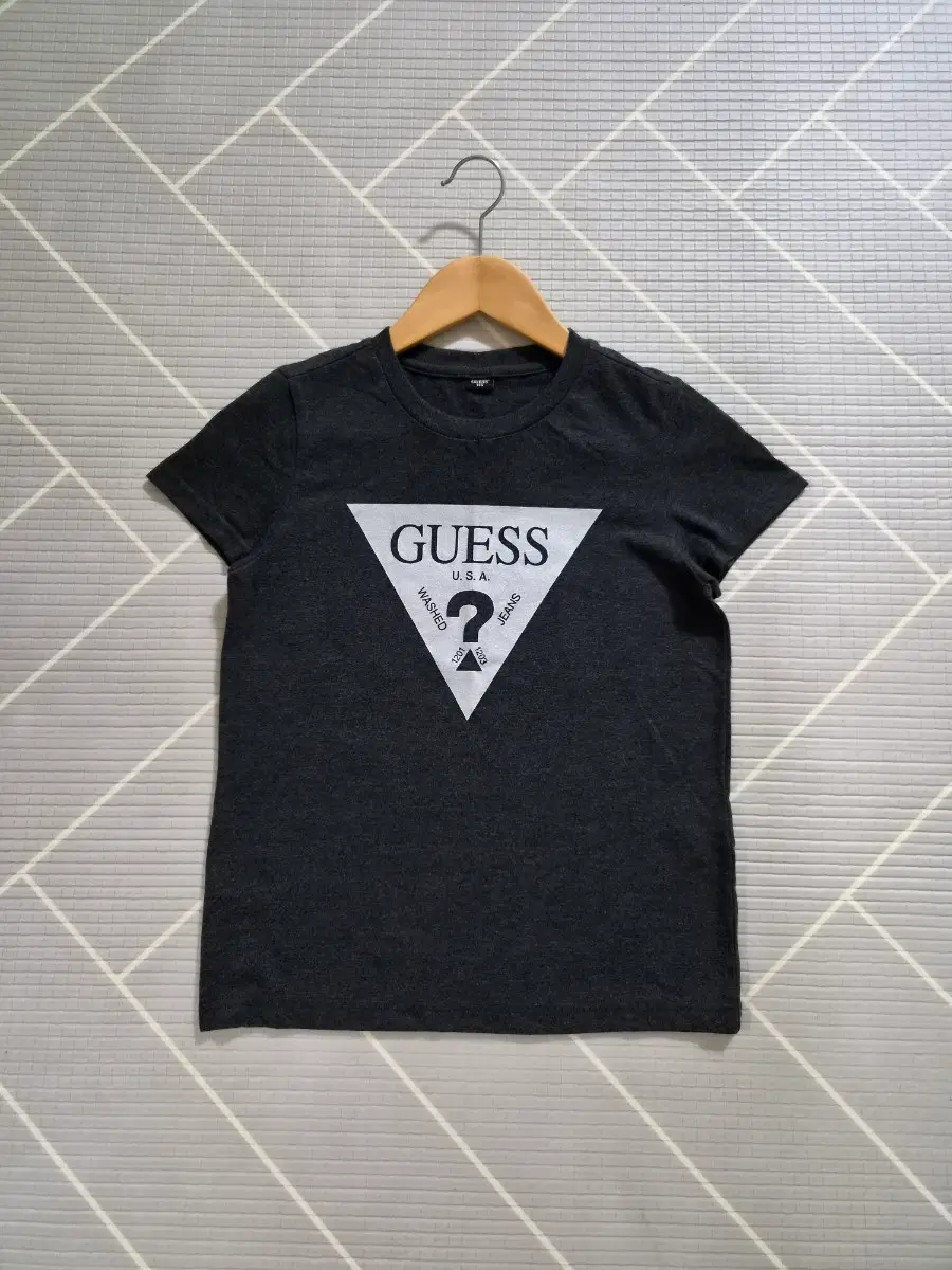 .145 GUESS 게스 반팔티셔츠.140티셔츠