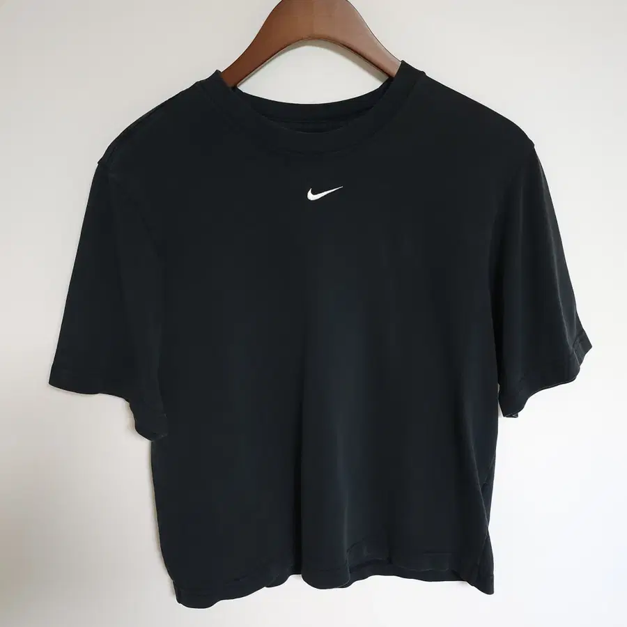 [S] 나이키 블랙 여성 반팔티 스우시 자수 로고 여자 반팔 티셔츠 G210