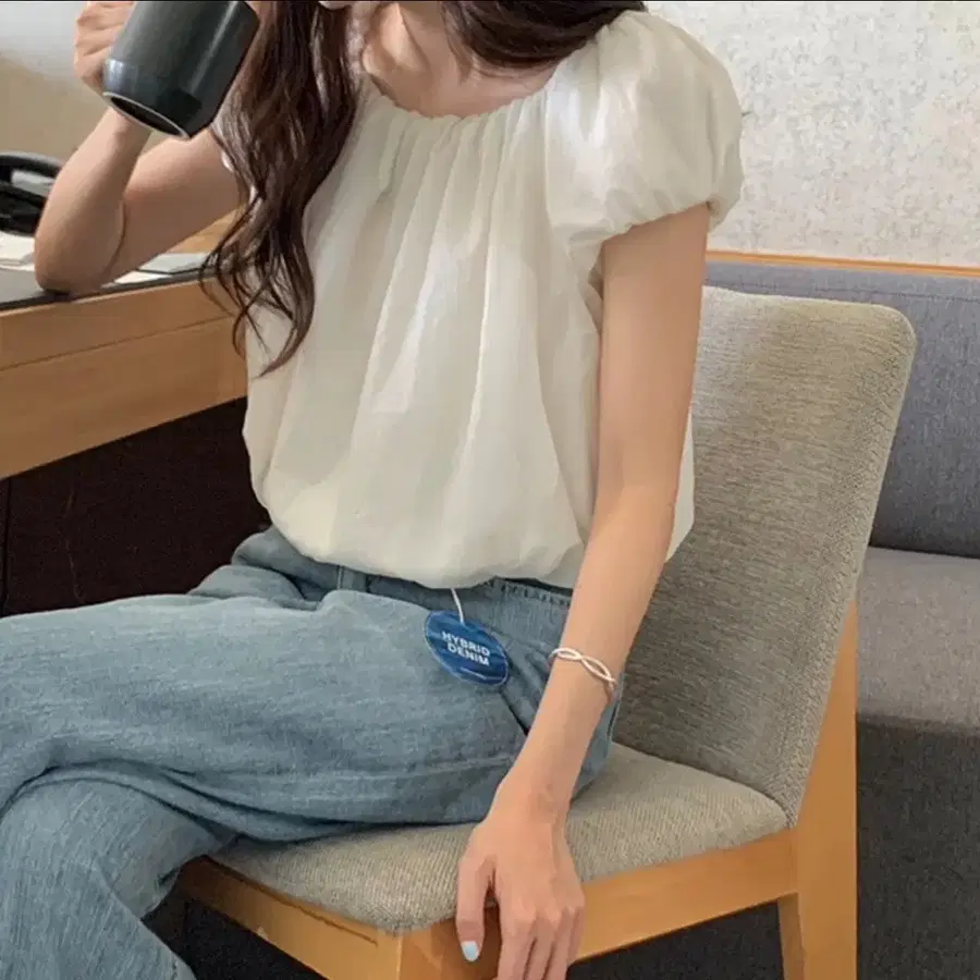 오디너리먼트 화이트 퍼프 블라우스