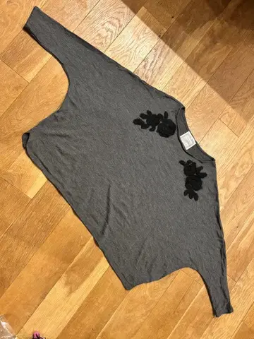 자수 울 혼방 긴팔 티셔츠 그레이