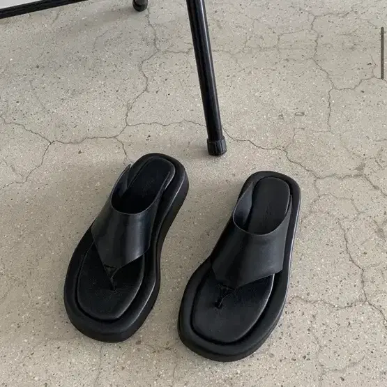 리본타이 나흐나흐 꼬리 샌들